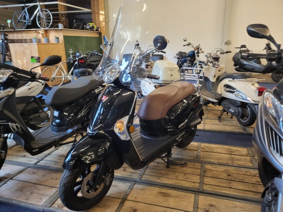 Kymco Like 45km of 25km scooter 2013 (F-308-SB)